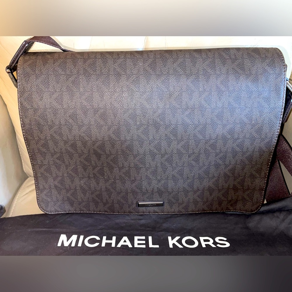Auth:Jet Set Michael Kors Large Laptop Dossier Messenger Bag RFID (UNISEX) BNWOT